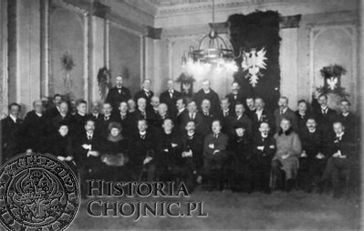 Grupa członków Naczelnej Rady Ludowej wybranych przez Polski Sejm Dzielnicowy; Poznań, 5 grudnia 1918. Wśród siedzących: członek Komisariatu NRL Władysław Seyda (drugi od lewej), przewodniczący NRL Bolesław Krysiewicz (czwarty od lewej), ks. Antoni Wolszlegier (piąty od lewej), 