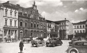 Auta na rynku. Ok. 1935 r.