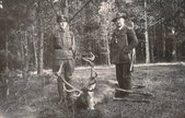 Dr Jan Łukowicz i jego myśliwska zdobycz.