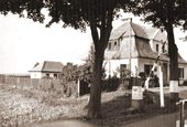 Budynek odpraw celnych polskiej straży granicznej Władysławek, (ob. bardziej znany jako Topole k/Chojnic). Lata trzydzieste.