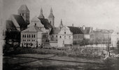Widok na zabudowania gimnazjum i kościoły. Ok. 1900 r.