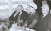 Kawiarnia Słoneczna. Pierwszy z lewej Albin Makowski.