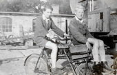 Zygmunt Domeracki i Stanisław Briegman na terenie firmy C. Schulz. (1944 r.)