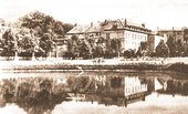 Pozostałość po J. Zielonym (cegielnianym). Jeszcze w latach 60 XX w., w tym miejscu znajdował się porośnięty staw.
