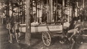 Transprt jachtu harcerskiego przez zaporę w Mylofie. Lipiec 1933 r.