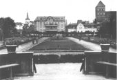 Park założony w miejscu osuszonego j. Zakonnego. L. 30.
