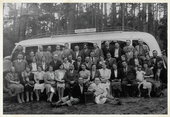 Wycieczka z Chojnic do Ostromecka na postoju w lesie. Ok.1938 r.