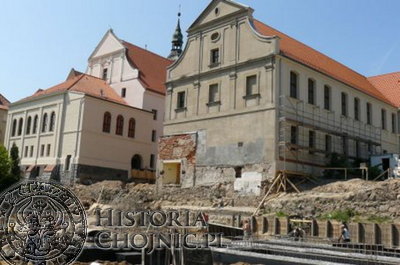 Odkryte fragmenty średniowiecznych murów w obrębie Liceum Ogólnokształcącego. 