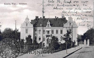 widokówka z ujęciem na budynek starostwa. Jeszcze bez północnego skrzydła, które dobudowano w 1914 r.