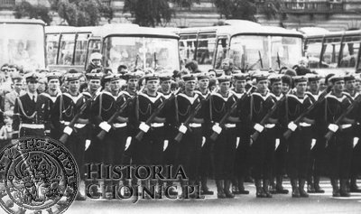 Odprawa wart na pl. Defilad w Warszawie. 9 maja 1978 r. (zdjęcie z archiwum Autora)